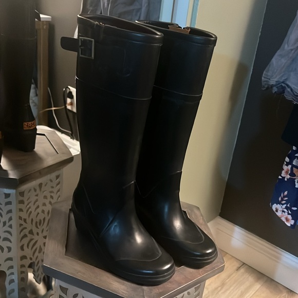 1 hour sale. KORS Michael Kors, black rain boots, tall wedge style, size 6 - Picture 4 of 11